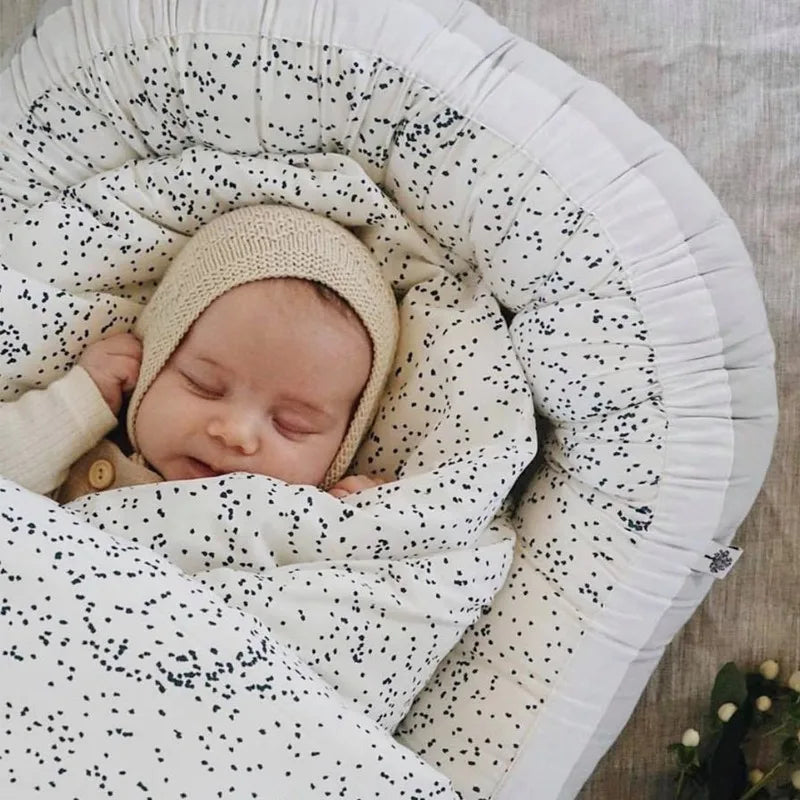 Portable Baby Nest 0-18 Months Detachable Anti-Rollover Bassinet with Cooling Mat Newborn Bed for Breastfeeding Sleep