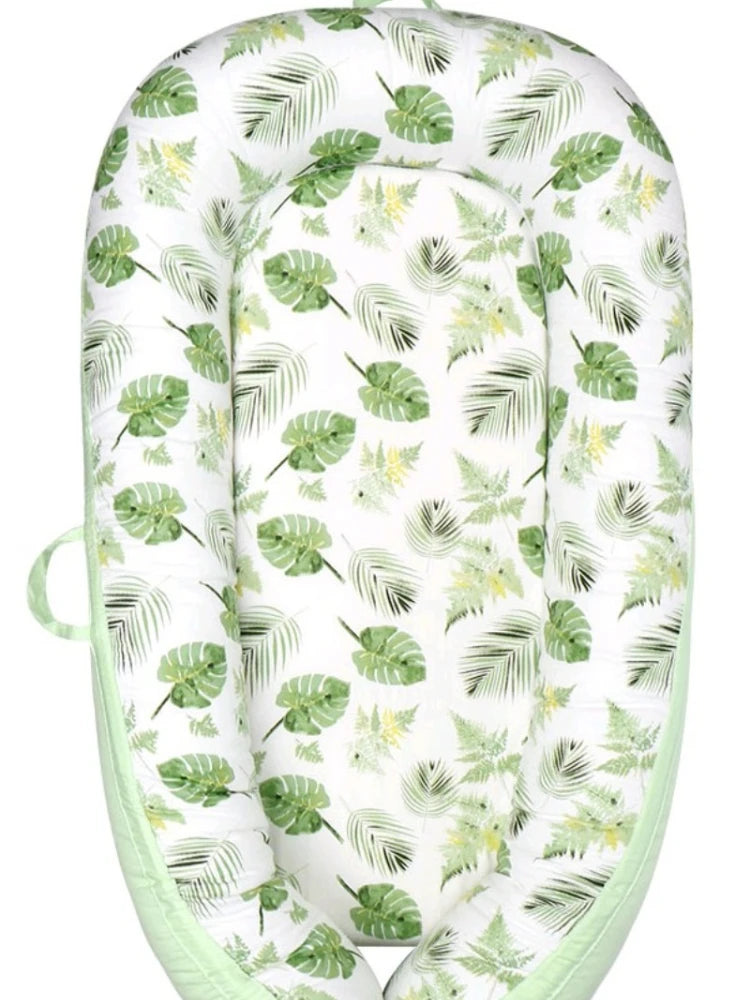 Portable Baby Nest 0-18 Months Detachable Anti-Rollover Bassinet with Cooling Mat Newborn Bed for Breastfeeding Sleep